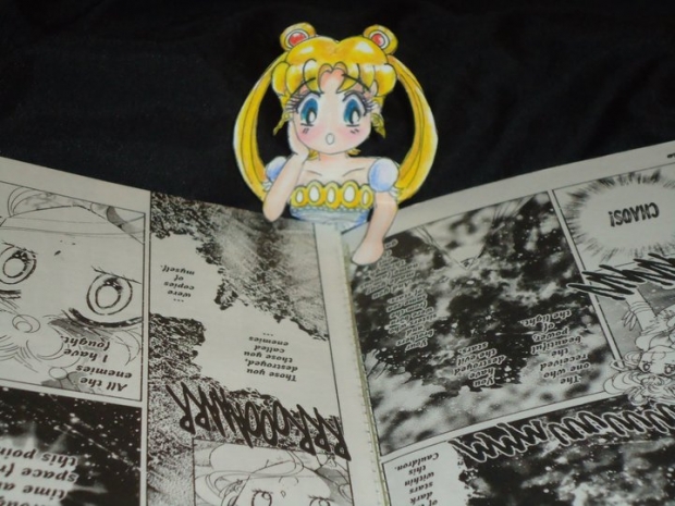 Sailor Moon reading Sailor Moon