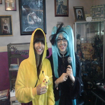 Hatsune Miku & Pikachu